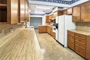 802 E 14th St, Cameron, TX 76520 - Photo 4