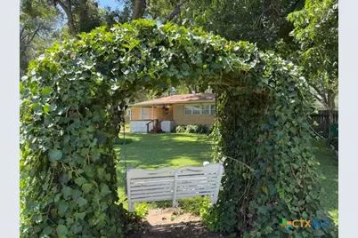 802 E 14th St, Cameron, TX 76520 - Photo 14
