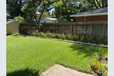 802 E 14th St, Cameron, TX 76520 - Photo 10