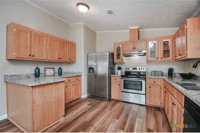 807 E Mesquite Lane, Victoria, TX 77901 - Photo 10