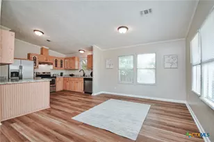 807 E Mesquite Ln, Victoria, TX 77901 - Photo 8