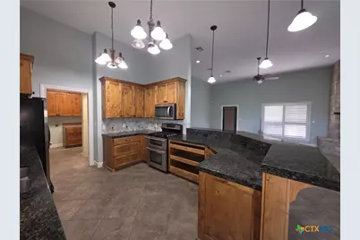 565 E Ward Street, Goliad, TX 77963 - Photo 14