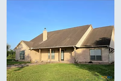 565 E Ward Street, Goliad, TX 77963 - Photo 2