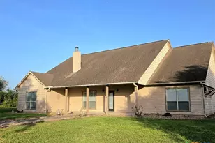565 E Ward St, Goliad, TX 77963 - Photo 2