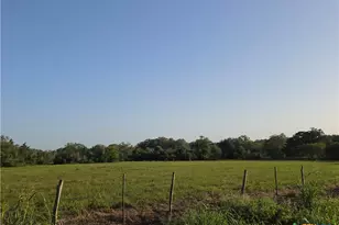 565 E Ward St, Goliad, TX 77963 - Photo 8