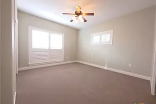 565 E Ward St, Goliad, TX 77963 - Photo 10