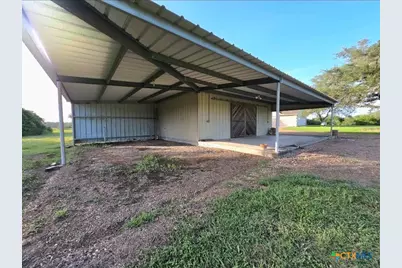 565 E Ward Street, Goliad, TX 77963 - Photo 4