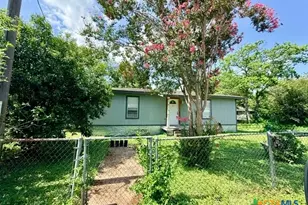 1009 Morelos St, Seguin, TX 78155 - Photo 2