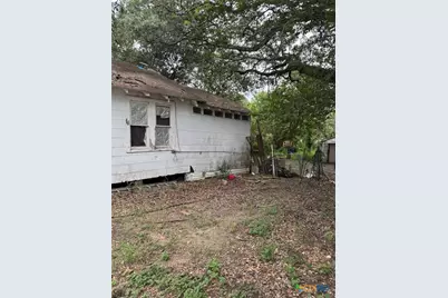 603 Davis Avenue, Yoakum, TX 77995 - Photo 4