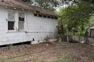 603 Davis Ave, Yoakum, TX 77995 - Photo 4