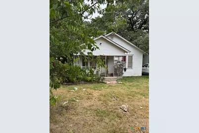 603 Davis Avenue, Yoakum, TX 77995 - Photo 2