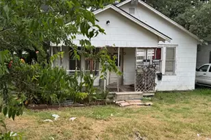 603 Davis Ave, Yoakum, TX 77995 - Photo 2