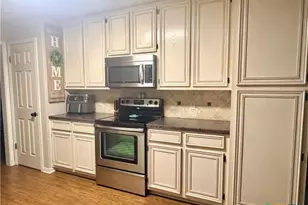 104 Hamlet Ct, Victoria, TX 77901 - Photo 6