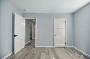1610 E Rosebud Ave, Victoria, TX 77901 - Photo 18
