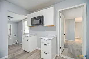 1610 E Rosebud Ave, Victoria, TX 77901 - Photo 8