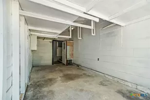 1610 E Rosebud Ave, Victoria, TX 77901 - Photo 24