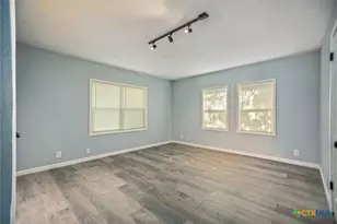 1610 E Rosebud Ave, Victoria, TX 77901 - Photo 10