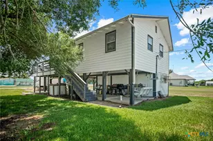 654 Calumet Dr, Palacios, TX 77465 - Photo 6