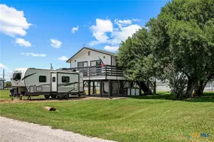 654 Calumet Dr, Palacios, TX 77465 - Photo 2