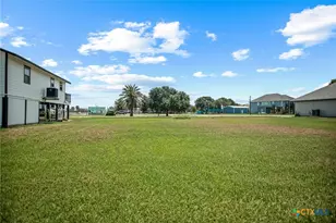 654 Calumet Dr, Palacios, TX 77465 - Photo 4