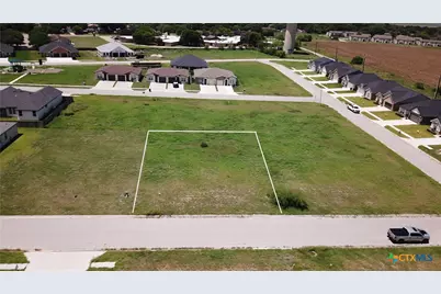112 Carmine Avenue, Port Lavaca, TX 77979 - Photo 2