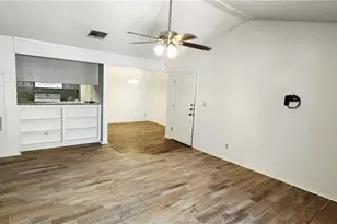 1202 Thorpe Ln, San Marcos, TX 78666 - Photo 14