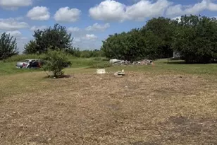 352 Stagecoach Hill Dr, Seguin, TX 78155 - Photo 6