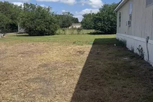 352 Stagecoach Hill Dr, Seguin, TX 78155 - Photo 2