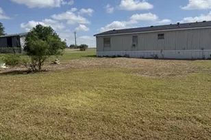 352 Stagecoach Hill Dr, Seguin, TX 78155 - Photo 4