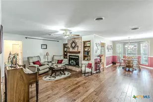 307 E 20th Ave, Belton, TX 76513 - Photo 2