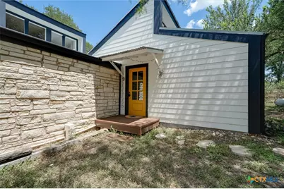 150 Lakeview Drive, Del Valle, TX 78617 - Photo 2