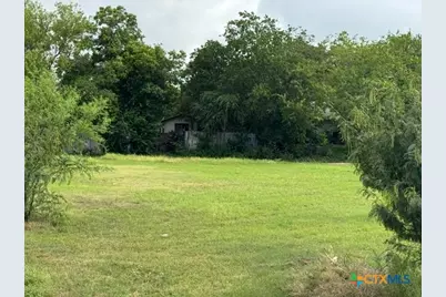 301 N Heideke Street, Seguin, TX 78155 - Photo 4