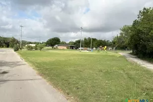 301 N Heideke St, Seguin, TX 78155 - Photo 1