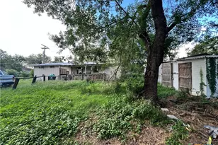 509 Pershing St, Luling, TX 78648 - Photo 2