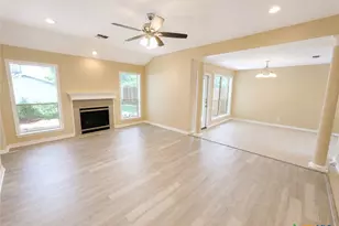 206 Belmoor Ln, Victoria, TX 77904 - Photo 2