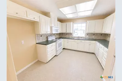206 Belmoor Lane, Victoria, TX 77904 - Photo 6