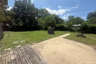 1105 Sycamore St, San Marcos, TX 78666 - Photo 14