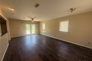 1105 Sycamore St, San Marcos, TX 78666 - Photo 2