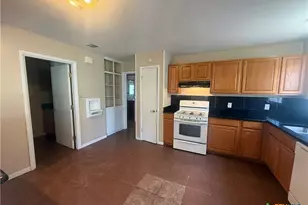 1105 Sycamore St, San Marcos, TX 78666 - Photo 4