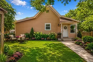 606 Schwab St, Yoakum, TX 77995 - Photo 2