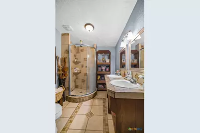606 Schwab Street, Yoakum, TX 77995 - Photo 22