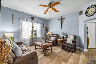 606 Schwab St, Yoakum, TX 77995 - Photo 8