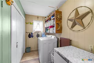 606 Schwab St, Yoakum, TX 77995 - Photo 6