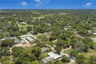 606 Schwab St, Yoakum, TX 77995 - Photo 36