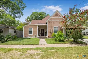 606 Schwab St, Yoakum, TX 77995 - Photo 30