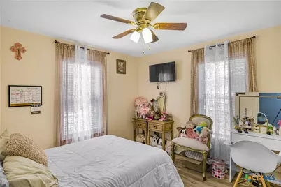 606 Schwab Street, Yoakum, TX 77995 - Photo 24