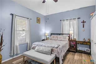 606 Schwab St, Yoakum, TX 77995 - Photo 20