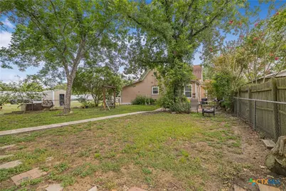 606 Schwab Street, Yoakum, TX 77995 - Photo 28