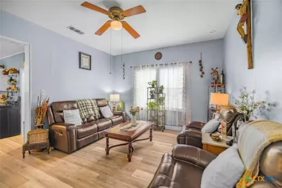 606 Schwab Street, Yoakum, TX 77995 - Photo 10