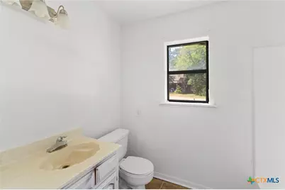 903 W 1st Street, Cameron, TX 76520 - Photo 6